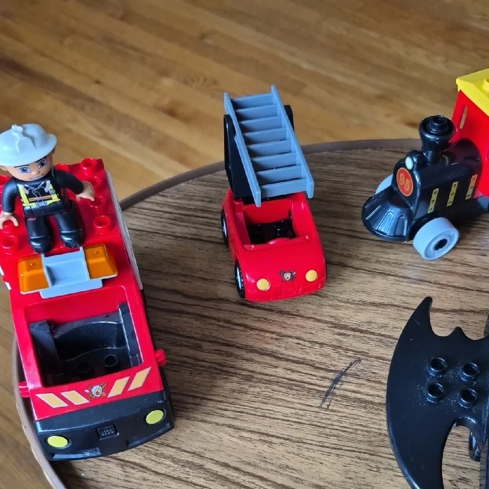 LEGO HULK SPIDERMAN BAT PLANE City Fire and Rescue Set- Red, Yellow, Black Used